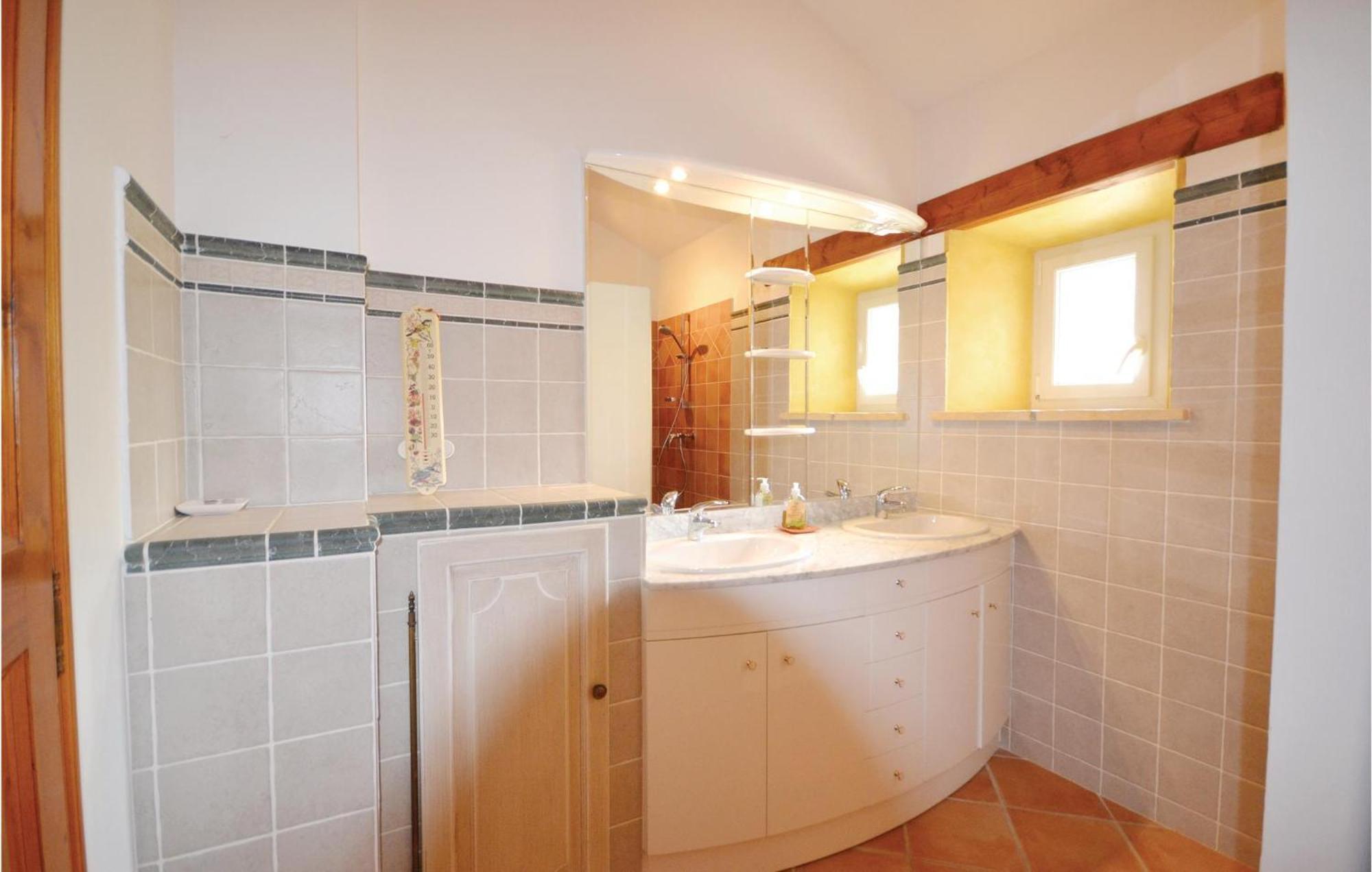Awesome Home In Bollene With Wifi Extérieur photo