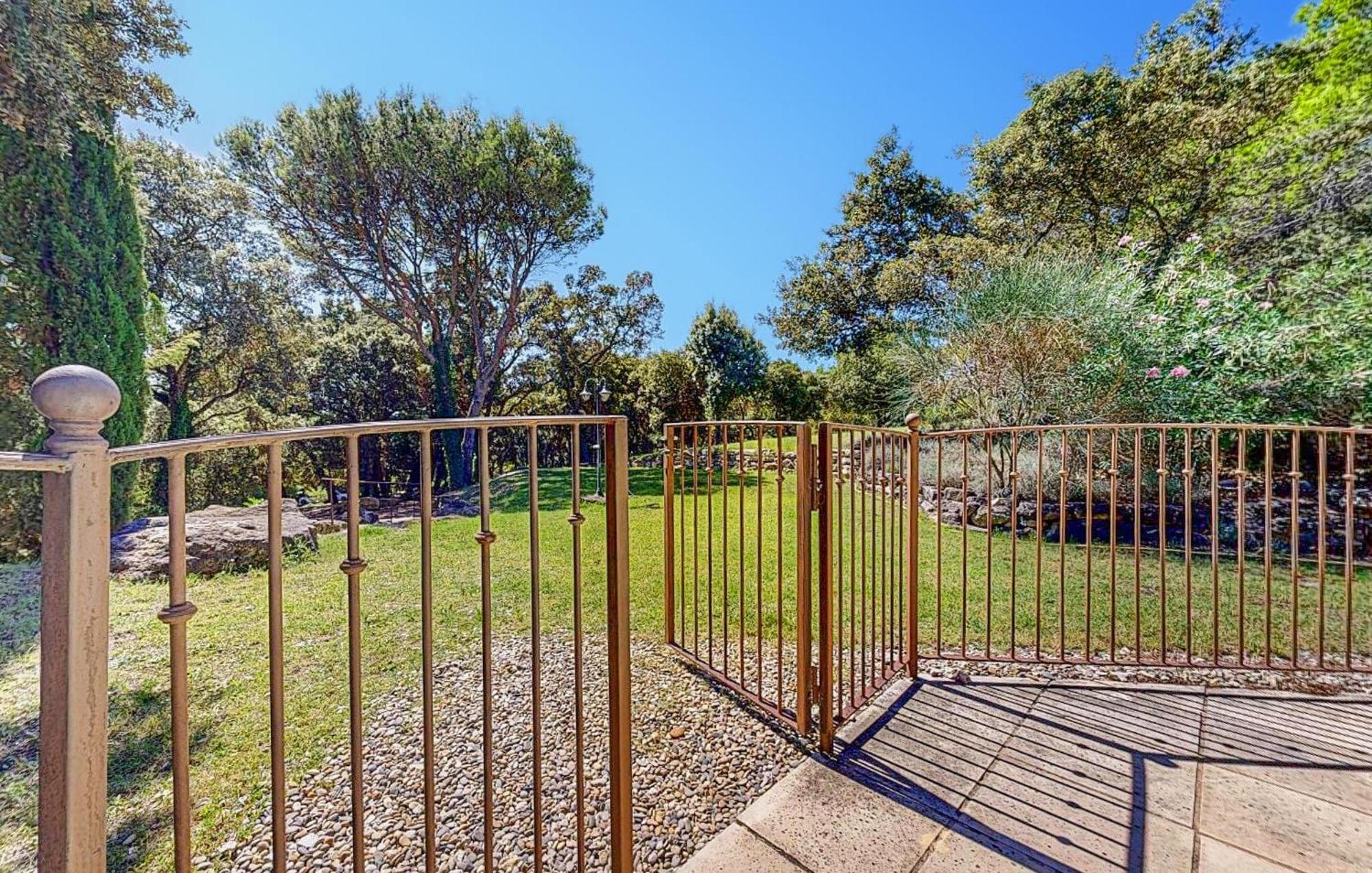 Awesome Home In Bollene With Wifi Extérieur photo